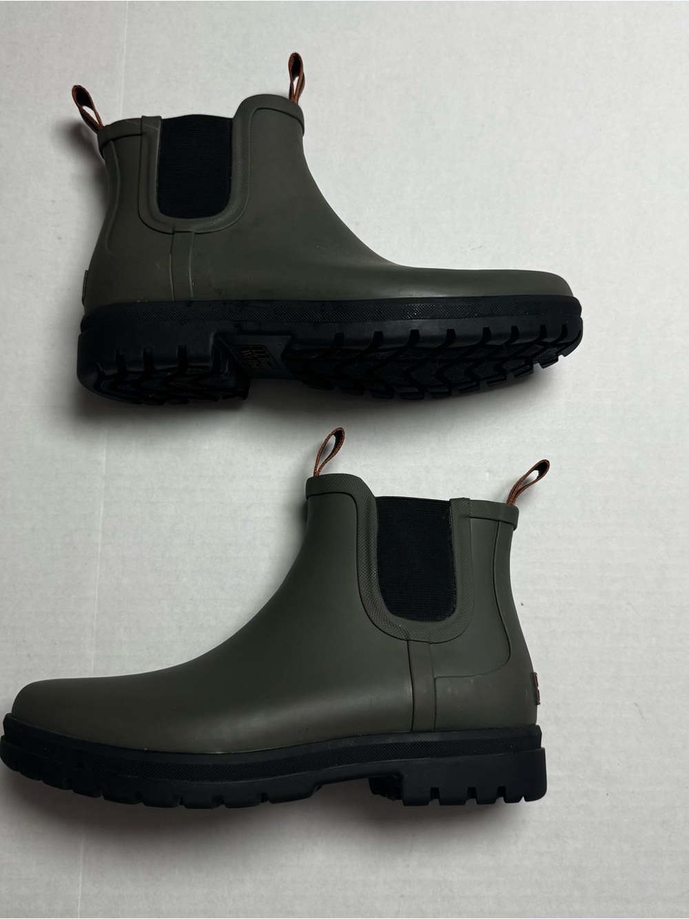 L.L. BEAN Women's Rugged Wellie Chelsea Waterproof Boots In Kelp Green/Black 10M - Picture 7 of 12
